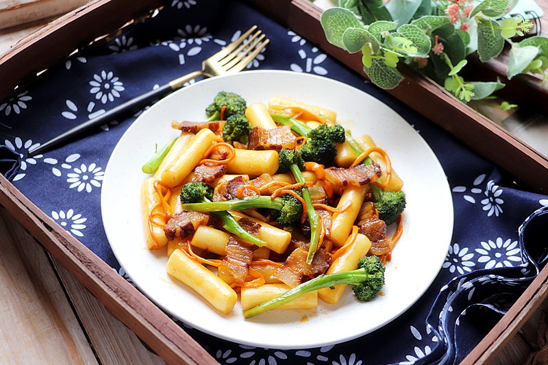家乡腊肉炒年糕