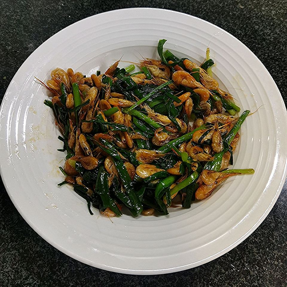 韭菜炒小河虾，鲜香味美！